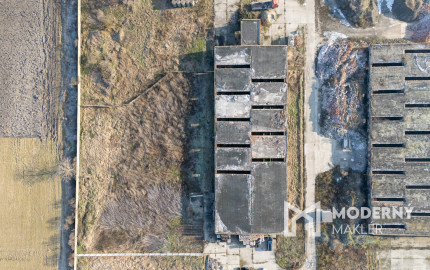 Na predaj veľkorysý pozemok s poľnohospodárskou budovou v obci Vydrany vhodný aj pre developerov