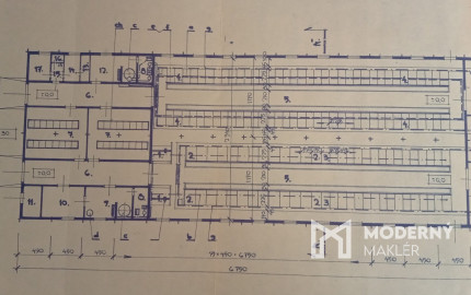 Na predaj veľkorysý pozemok s poľnohospodárskou budovou v obci Vydrany vhodný aj pre developerov