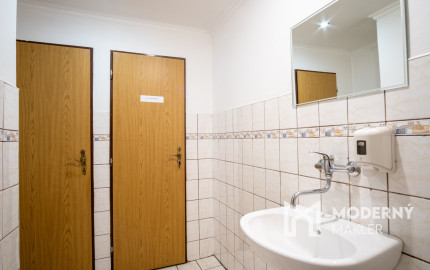 Na predaj komerčná budova v centre mesta Spišská Stará Ves so skvelým investičným potenciálom