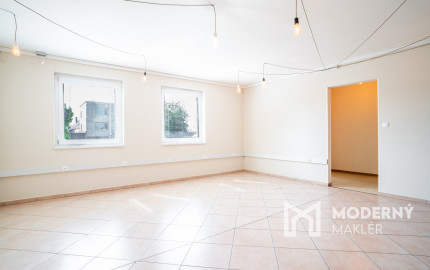 Na predaj rozsiahly investičný pozemok s polyfunkčným domom