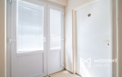 Na predaj rozsiahly investičný pozemok s polyfunkčným domom