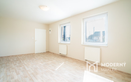 Na predaj rozsiahly investičný pozemok s polyfunkčným domom