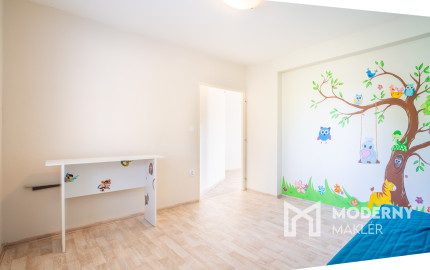 Na predaj rozsiahly investičný pozemok s polyfunkčným domom