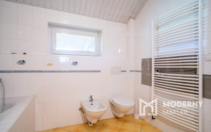 Na predaj rozsiahly investičný pozemok s polyfunkčným domom