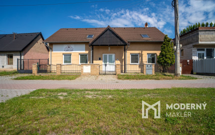 Na predaj rozsiahly investičný pozemok s polyfunkčným domom