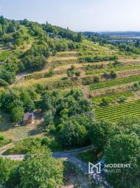 Na predaj slnečný pozemok s jedinečným výhľadom v Modre