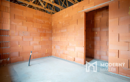 Na predaj nadštandardná 5-izbová novostavba rodinného domu v pokojnej časti Nových Zámkov