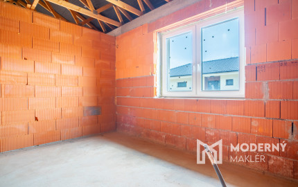 Na predaj nadštandardná 5-izbová novostavba rodinného domu v pokojnej časti Nových Zámkov