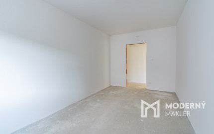 Na predaj priestranný 4-izbový bungalov s terasou v Hrnčiarovciach nad Parnou