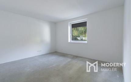 Na predaj priestranný 4-izbový bungalov s terasou v Hrnčiarovciach nad Parnou