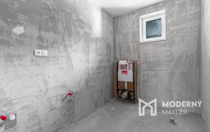 Na predaj priestranný 4-izbový bungalov s terasou v Hrnčiarovciach nad Parnou