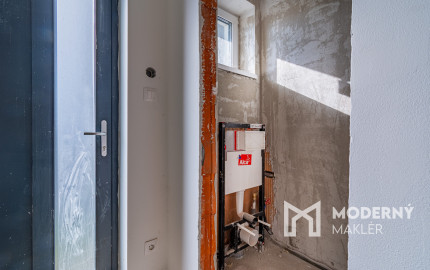 Na predaj jedinečný 4-izbový rodinný dom s terasou v Hrnčiarovciach nad Parnou