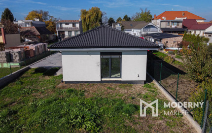 Na predaj jedinečný 4-izbový rodinný dom s terasou v Hrnčiarovciach nad Parnou