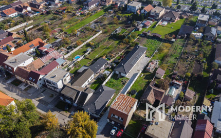 Na predaj jedinečný 4-izbový rodinný dom s terasou v Hrnčiarovciach nad Parnou