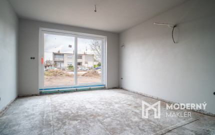 Na predaj nadštandardný 3-izbový byt s vlastnou záhradou v Kráľovej pri Senci