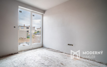 Na predaj nadštandardný 3-izbový byt s vlastnou záhradou v Kráľovej pri Senci