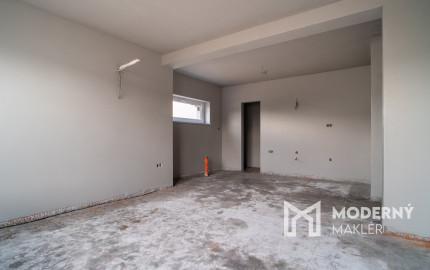 Na predaj nadštandardný 3-izbový byt s vlastnou záhradou v Kráľovej pri Senci