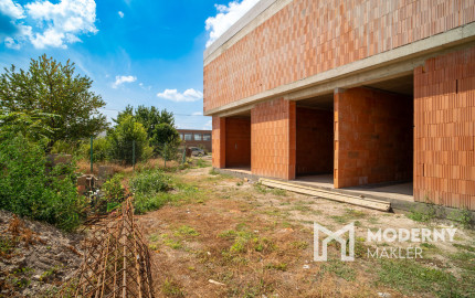 Na predaj nadštandardný 3-izbový byt s vlastnou záhradou v Kráľovej pri Senci