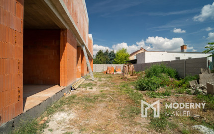 Na predaj nadštandardný 3-izbový byt s vlastnou záhradou v Kráľovej pri Senci