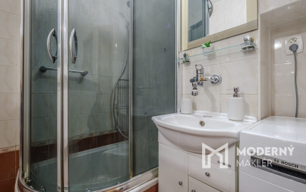 REZERVOVANÉ: Na predaj slnečný 4-izbový byt na Námestí Kráľovnej pokoja v Prešove