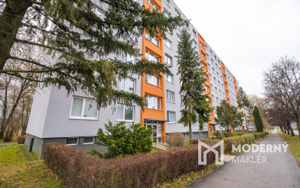 REZERVOVANÉ: Na predaj slnečný 4-izbový byt na Námestí Kráľovnej pokoja v Prešove