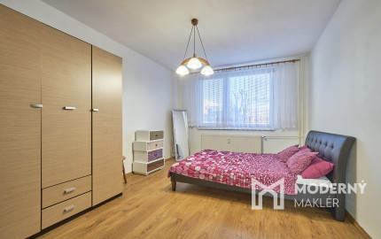 Na predaj 4-izbový byt s loggiou v centre mesta Snina