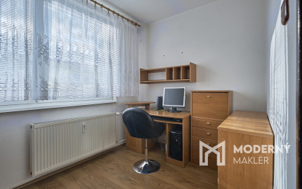 Na predaj 4-izbový byt s loggiou v centre mesta Snina