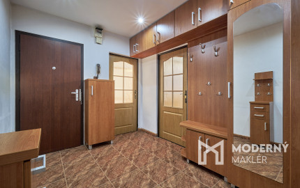 Na predaj 4-izbový byt s loggiou v centre mesta Snina