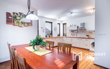 REZERVOVANÉ - Na predaj klimatizovaný 4-izbový rodinný dom s garážou a možnosťou prerobenia na 5-izbový v Senci