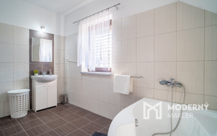 REZERVOVANÉ - Na predaj klimatizovaný 4-izbový rodinný dom s garážou a možnosťou prerobenia na 5-izbový v Senci