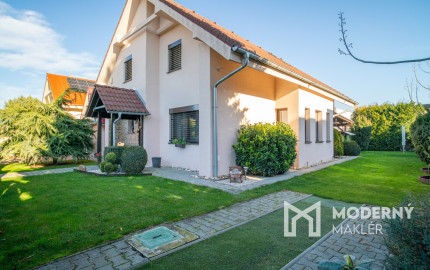 REZERVOVANÉ - Na predaj klimatizovaný 4-izbový rodinný dom s garážou a možnosťou prerobenia na 5-izbový v Senci