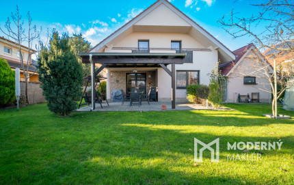 REZERVOVANÉ - Na predaj klimatizovaný 4-izbový rodinný dom s garážou a možnosťou prerobenia na 5-izbový v Senci