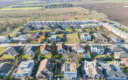 REZERVOVANÉ - Na predaj klimatizovaný 4-izbový rodinný dom s garážou a možnosťou prerobenia na 5-izbový v Senci