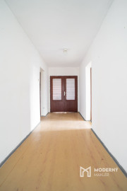 Na predaj veľký 5 – izbový rodinný dom v obci Marhaň