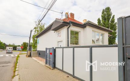 Na prenájom obchodný priestor v centre Šamorína s výbornou viditeľnosťou