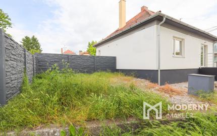 Na prenájom obchodný priestor v centre Šamorína s výbornou viditeľnosťou