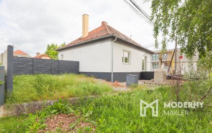 Na prenájom obchodný priestor v centre Šamorína s výbornou viditeľnosťou