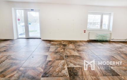 Na prenájom obchodný priestor v centre Šamorína s výbornou viditeľnosťou