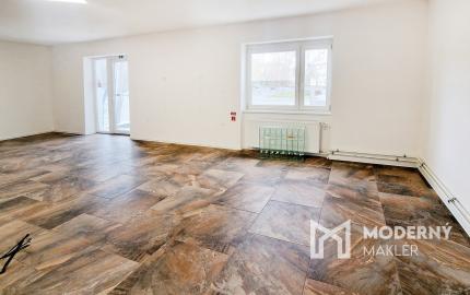 Na prenájom obchodný priestor v centre Šamorína s výbornou viditeľnosťou