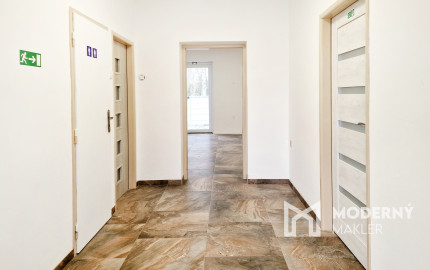 Na prenájom obchodný priestor v centre Šamorína s výbornou viditeľnosťou