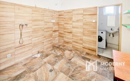 Na prenájom obchodný priestor v centre Šamorína s výbornou viditeľnosťou