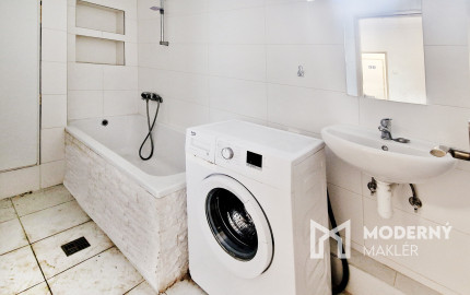 Na prenájom obchodný priestor v centre Šamorína s výbornou viditeľnosťou