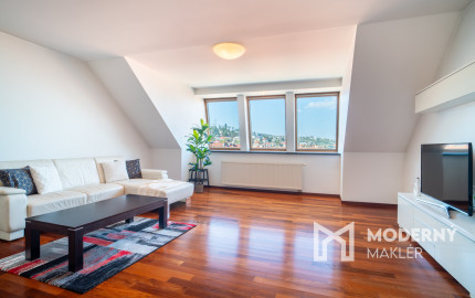 Na predaj priestranný 4-izbový byt pod hradom v centre Bratislavy