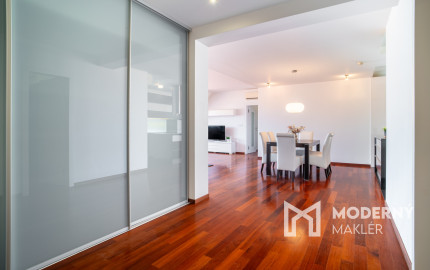 Na predaj priestranný 4-izbový byt pod hradom v centre Bratislavy