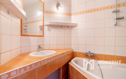 REZERVOVANÉ :Na prenájom veľkometrážny 2-izbový byt v Nitre