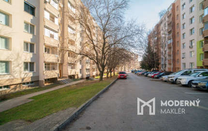 REZERVOVANÉ :Na prenájom veľkometrážny 2-izbový byt v Nitre