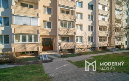 REZERVOVANÉ :Na prenájom veľkometrážny 2-izbový byt v Nitre