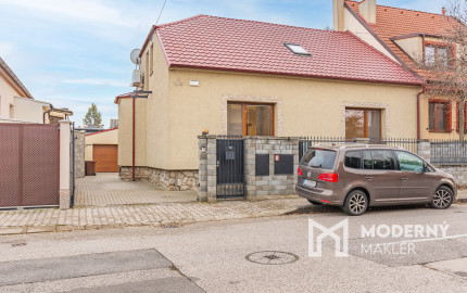 REZERVOVANÉ: Na predaj 5-izbový rodinný dom s garážou v Trnave – časť Tulipán