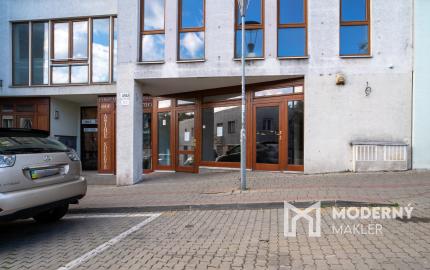 Na prenájom obchodný priestor na Zámockej ulici pod Bratislavským hradom