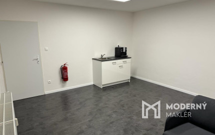 Na prenájom administratívny priestor s parkovaním v Malackách